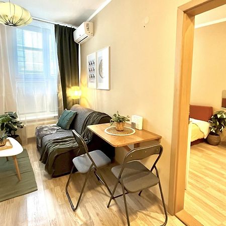 Apartment Jenny - Old Town, Free Private Parking, Ac Братислава Екстериор снимка